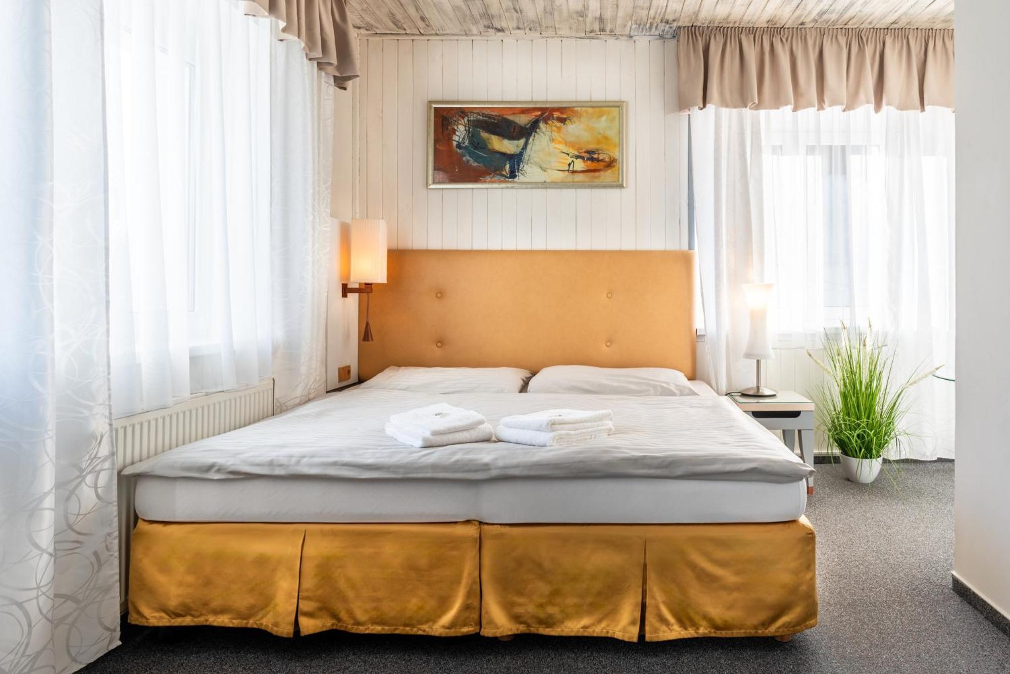 Hotel Schwarz Nove Hamry Екстер'єр фото