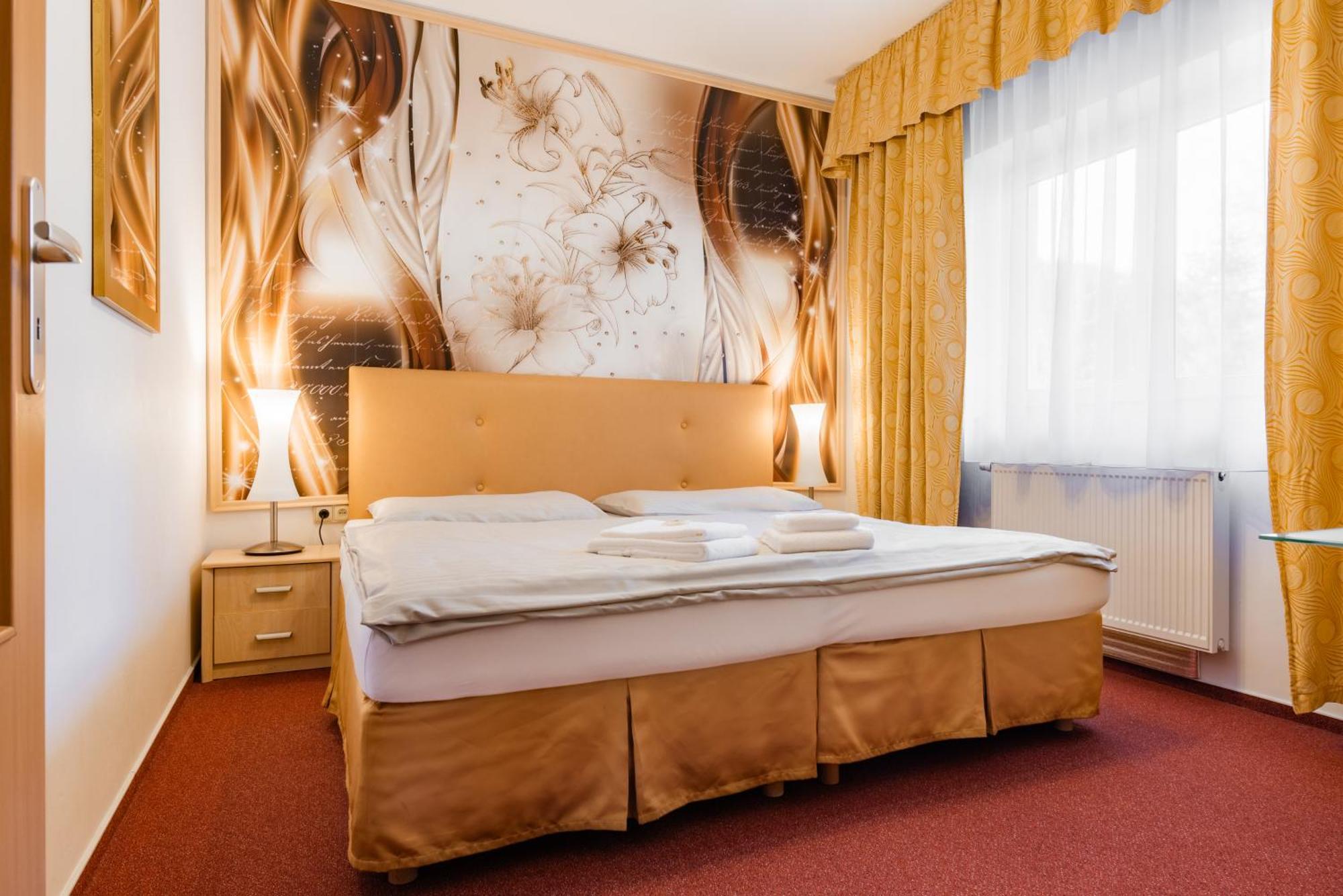 Hotel Schwarz Nove Hamry Екстер'єр фото