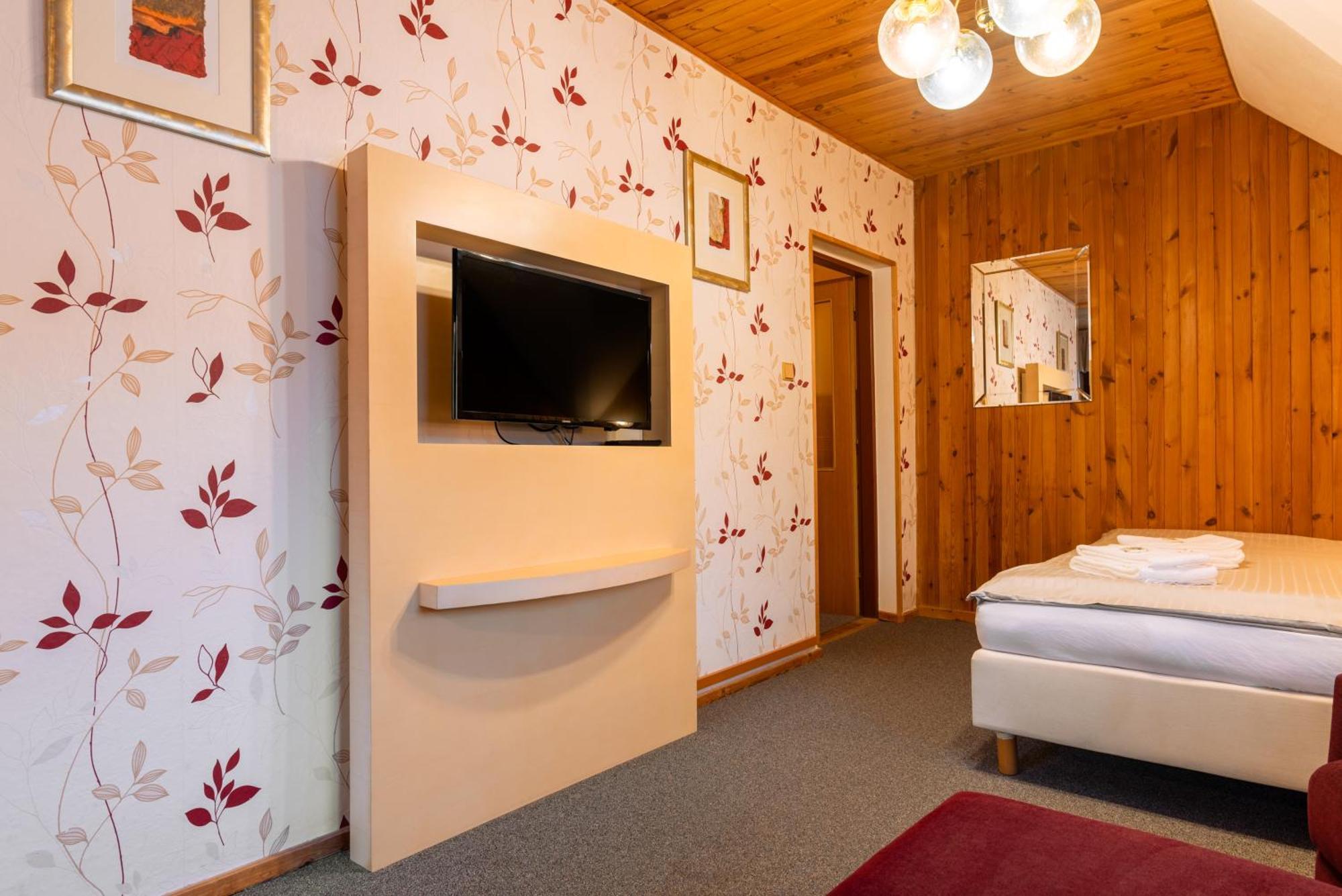 Hotel Schwarz Nove Hamry Екстер'єр фото