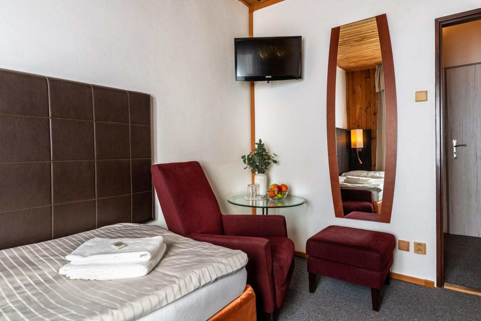 Hotel Schwarz Nove Hamry Екстер'єр фото
