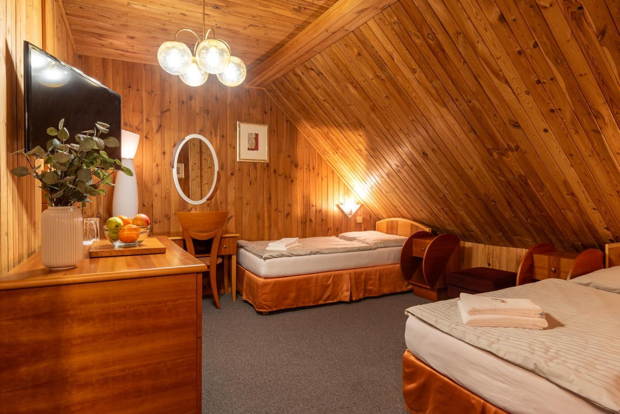 Hotel Schwarz Nove Hamry Екстер'єр фото